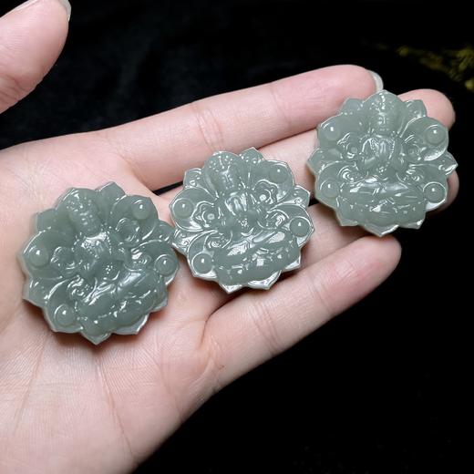 D和田玉吊坠-且末蓝莲花观音 商品图0