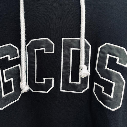GCDS 男士字母徽标棉质长袖连帽卫衣 黑色 AU020030 NERO 商品图2