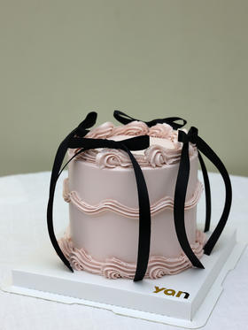 芭蕾风丝带蛋糕