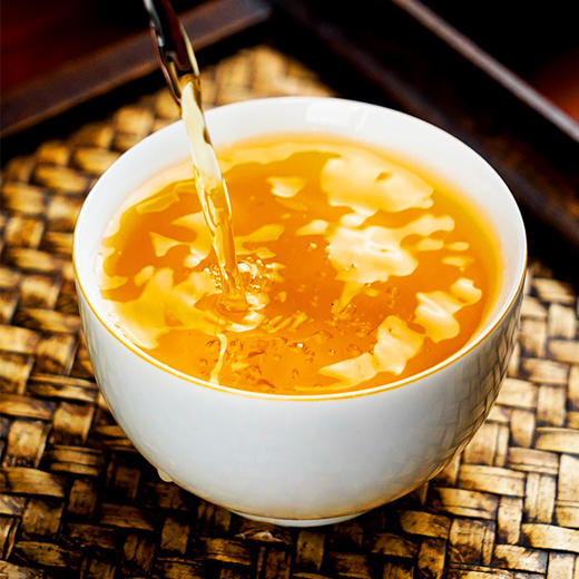 【滑竹梁子】2018年春茶越陈越香系列重磅巨作 版纳之巅 高海拔的山野美韵 五年勐海干仓储存 把时光转化成惊艳的味道 357g/饼 拍5发6拍10发12 商品图8