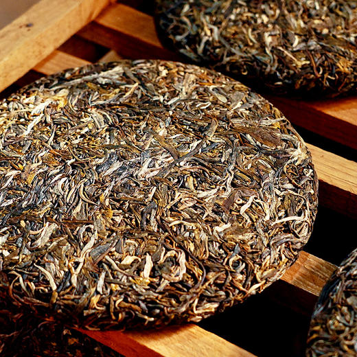 10月21日中午12点【两人团】【黑孔雀】【单饼装】2018年云南易武拼配普洱生茶集齐七村八寨 还原大易武滋味 五年陈化 一飞冲天 内含357g茶 商品图1