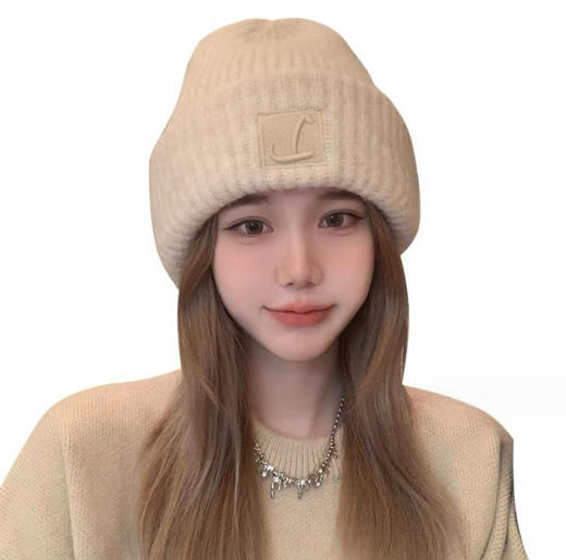 【休闲百搭！加厚保暖刺绣针织帽】大头围粗毛线针织帽子女秋冬季宽松护耳帽保暖堆堆冷帽大脸显脸小，宽松的设计不仅舒适，还能护耳保暖，给你全方位的呵护。 商品图10