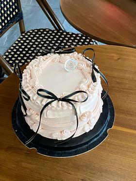 黑色蝴蝶结蛋糕