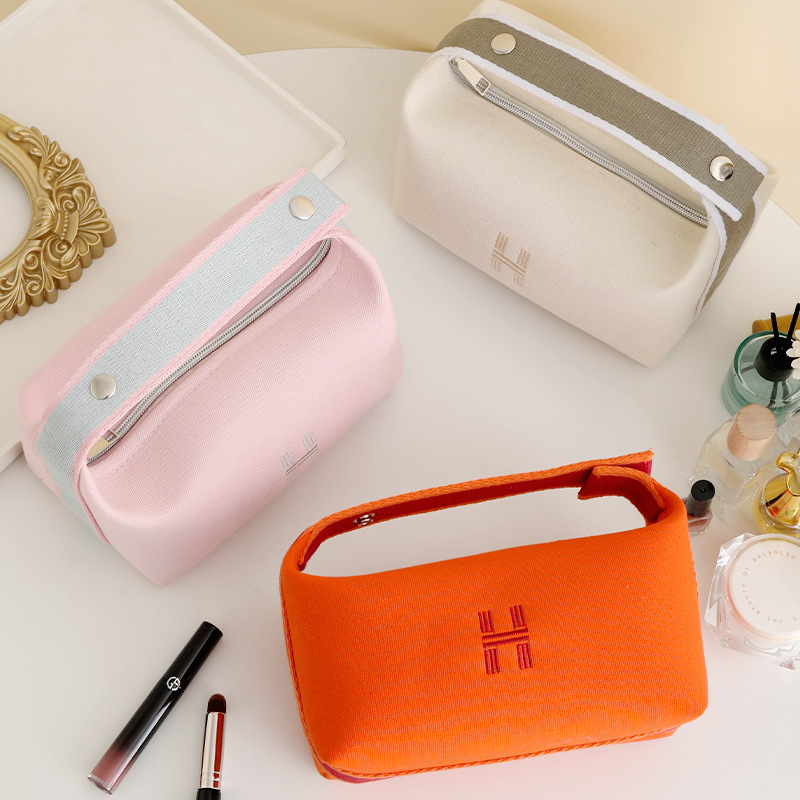 出行必备！【超大容量！帆布化妆包】饭盒包旅行洗漱包帆布手提化妆包便携式女化妆品收纳包，轻松装下一整天的化妆洗漱用品。