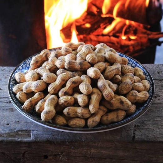 60岁老人祖传手艺，炒了30年花生，只炒当年自己种的珍珠小花生，现炒，火候掌握的特别好，炒的既不老也不会生，太入味太香了，强烈推荐，春节必备！2斤/份 商品图1