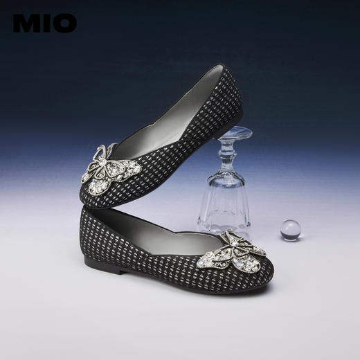 MIO米奥春季圆头平跟时髦小单鞋闪钻蝴蝶俏皮浅口单鞋女鞋M241440806 商品图0