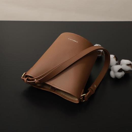 Viney水桶包包2023新款斜挎女包秋冬真皮高级感迷你单肩腋下小包 商品图1