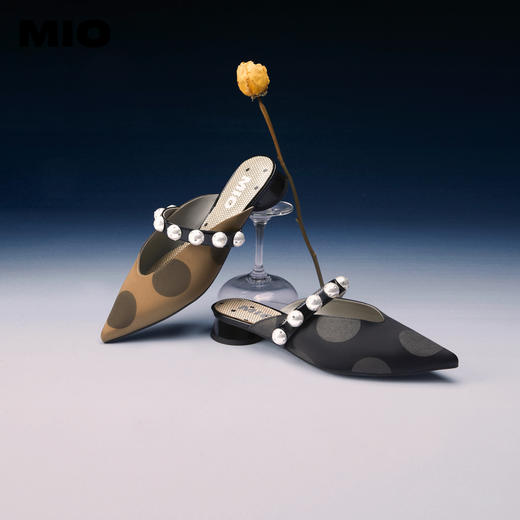 MIO米奥夏季尖头复古珍珠拖鞋圆跟时髦通勤包头拖女鞋M242240401 商品图1