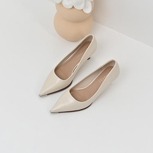 2024经典鲨春季女鞋新款细跟尖头时尚高跟鞋KW127-D17031 商品图2