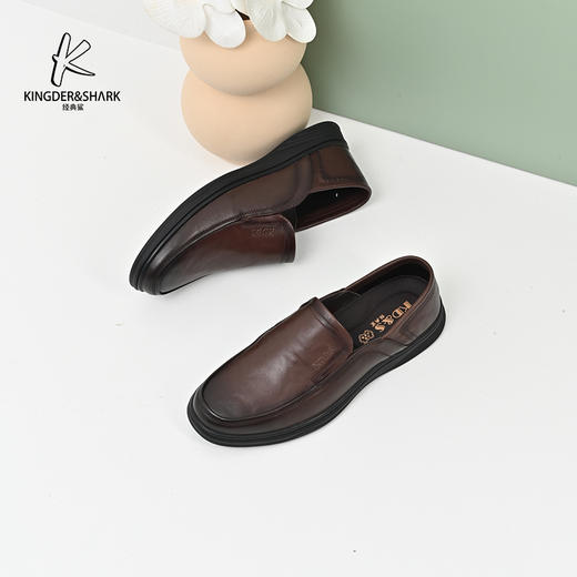 2024经典鲨春季新款一脚蹬牛皮革时尚男士皮鞋KW74-D14021 商品图1