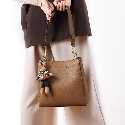 Viney包包2023新款潮时尚真皮水桶包女单肩斜挎包百搭通勤女包 商品图3