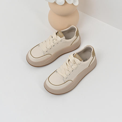 2024经典鲨春季女士新款拼色线条感时尚小白鞋KW316-D17021 商品图3