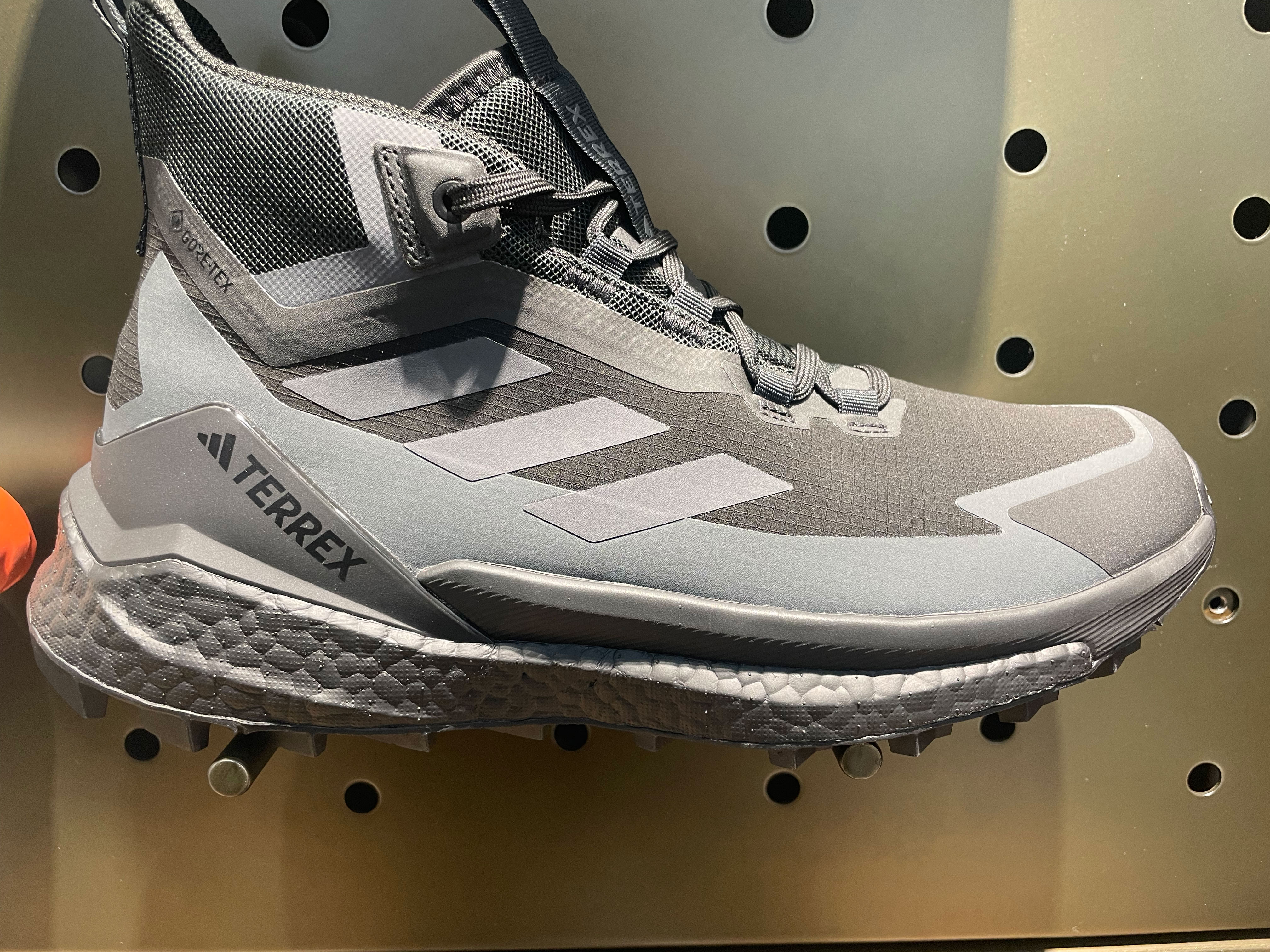 2324 ADIDAS TERREX FREE HIKER 2 GTX 运动鞋