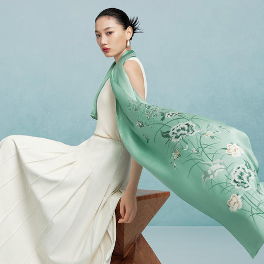 万事利“锦园春”双面印花长巾 商品图0