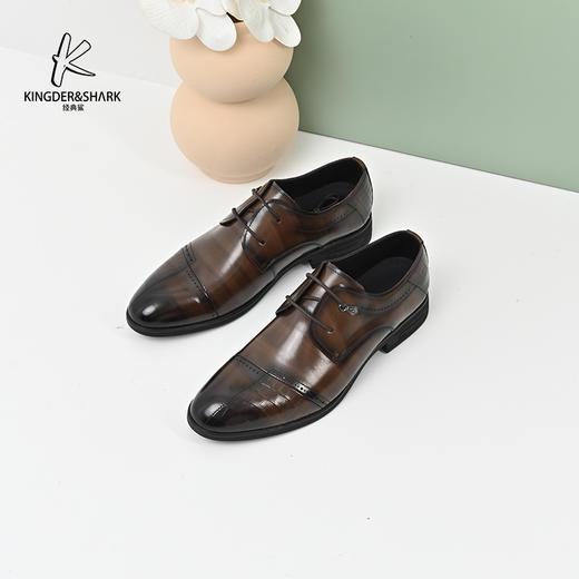 2024经典鲨春季新款时尚男士正装带跟牛皮革皮鞋KW251-D14011 商品图5