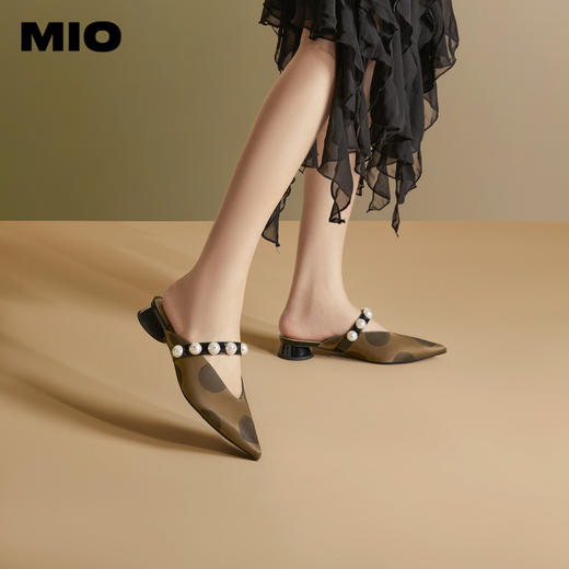 MIO米奥夏季尖头复古珍珠拖鞋圆跟时髦通勤包头拖女鞋M242240401 商品图0