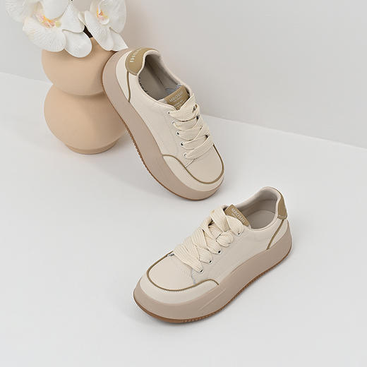 2024经典鲨春季女士新款拼色线条感时尚小白鞋KW316-D17021 商品图2
