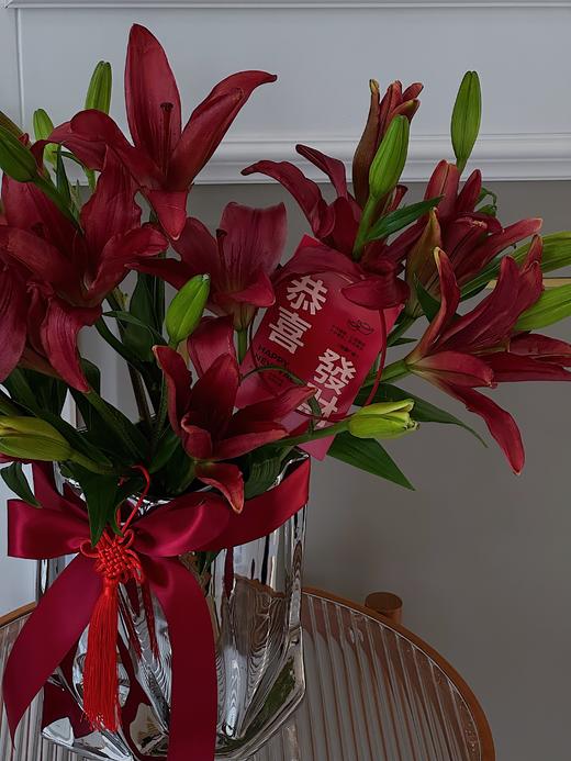 红宝石百合 · 极光银瓶插花 商品图1