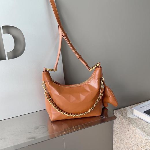 2023新款女包秋季高级质感小众包包流行链条斜挎包手提饺子包批发 商品图2