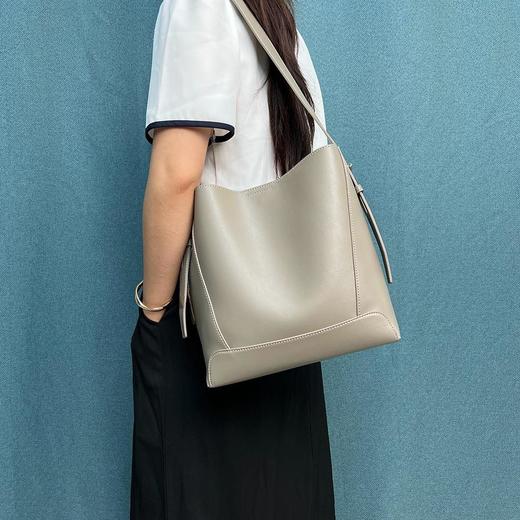 2023春夏真皮女包潮流时尚大容量牛皮水桶包新款真皮斜挎单肩包 商品图1