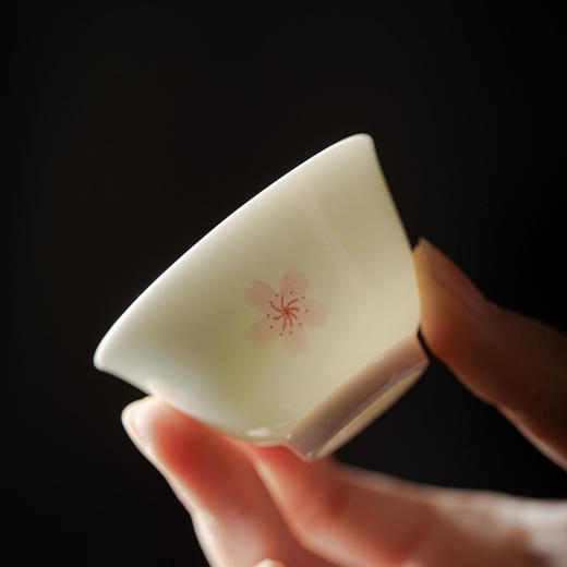 束刻/玉泥/手绘樱花撇口杯茶杯浪漫手绘粉色樱花白瓷品茗杯家用小清新个人喝茶陶瓷单杯 商品图6