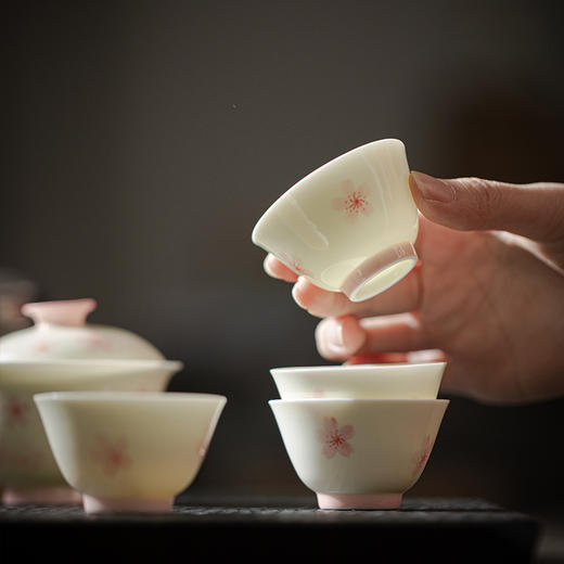 束刻/玉泥/手绘樱花撇口杯茶杯浪漫手绘粉色樱花白瓷品茗杯家用小清新个人喝茶陶瓷单杯 商品图2