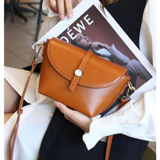 春夏新品头层牛皮真皮女包时尚植鞣斜跨小包韩版休闲简约饺子包 商品图0