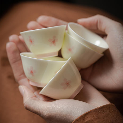 束刻/玉泥/手绘樱花撇口杯茶杯浪漫手绘粉色樱花白瓷品茗杯家用小清新个人喝茶陶瓷单杯 商品图8