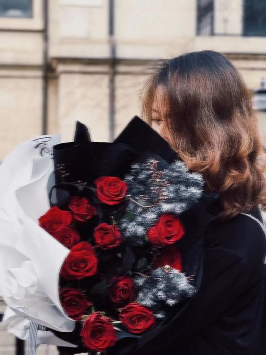 钟爱一生—情人节花束 商品图3