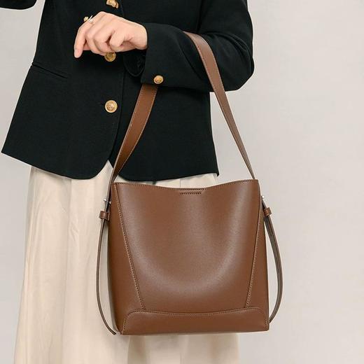 软皮水桶包简约大容量托特包通勤腋下包2023新款百搭单肩斜挎包潮 商品图0