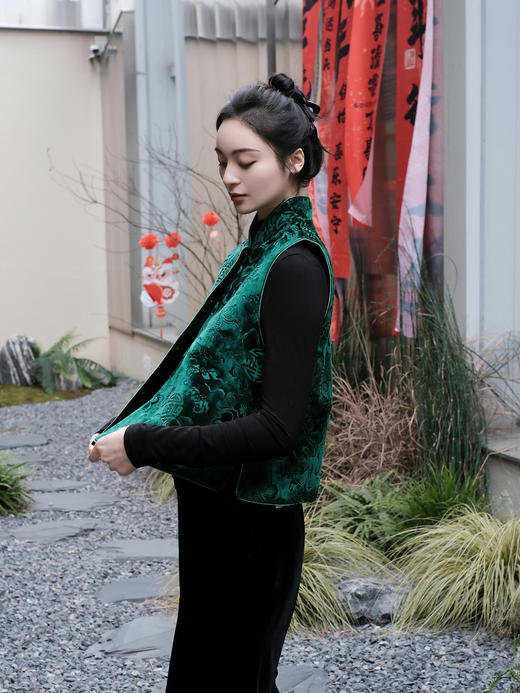 盛唐牡丹 |绿色漳绒八宝葫芦纹马甲 商品图1