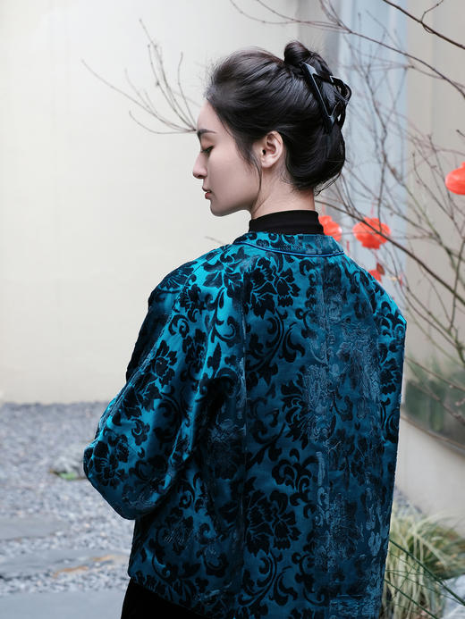 盛唐牡丹|真丝漳绒宝石蓝卷草纹小立领单一字扣外套 商品图2