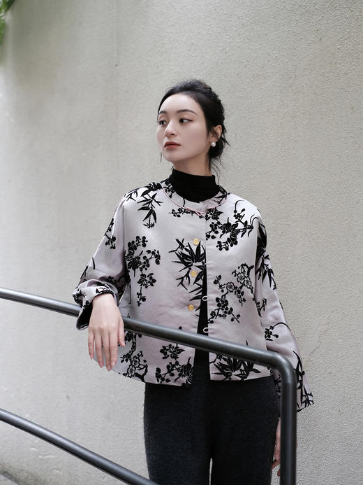 微瑕秒杀| 盛唐牡丹 |胭脂雪真丝漳绒圆领外套[特价品]](特殊商品不退不换) 商品图6