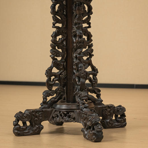 清 红木透雕灵芝纹起拦水线花口圆台桌 商品图3