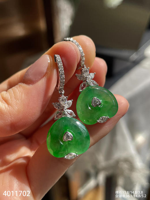 玻璃种艳绿心形耳坠【4011702】具体价格微信咨询 商品图3