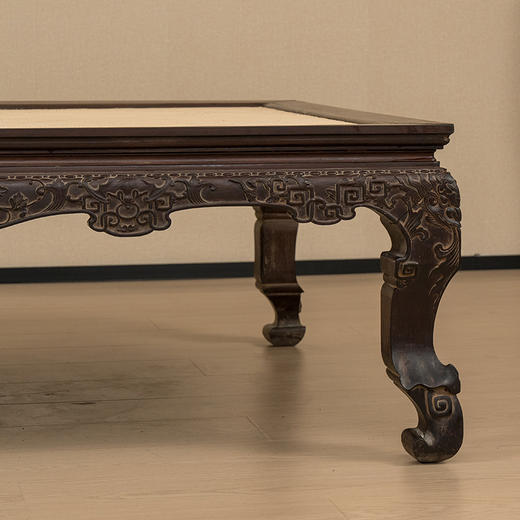 清乾隆 紫檀束腰三弯腿葡萄纹榻 商品图1