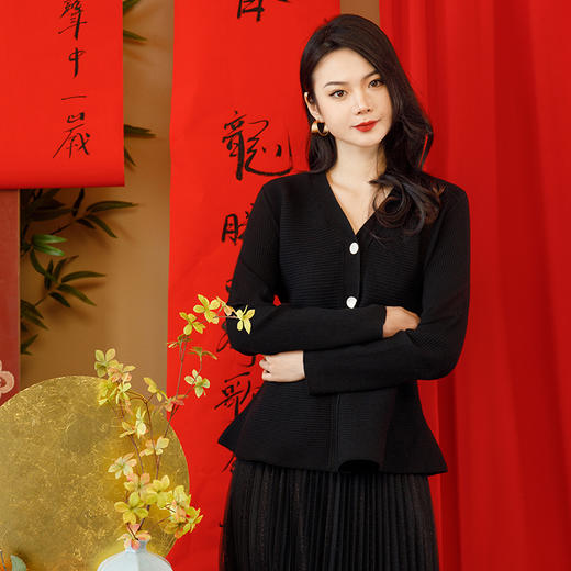 【商场同款】阿菁娜2024春夏新款收腰V领荷叶摆针织衫A29Q301056 商品图2