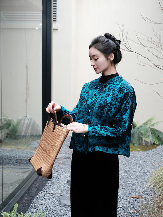 盛唐牡丹|真丝漳绒宝石蓝卷草纹小立领单一字扣外套 商品图3