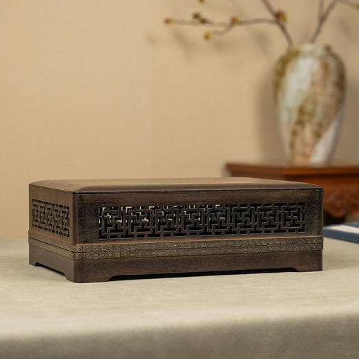 二十世纪 紫檀嵌银丝透雕万字纹盖盒 商品图4