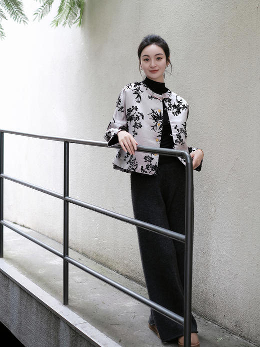 微瑕秒杀| 盛唐牡丹 |胭脂雪真丝漳绒圆领外套[特价品]](特殊商品不退不换) 商品图5