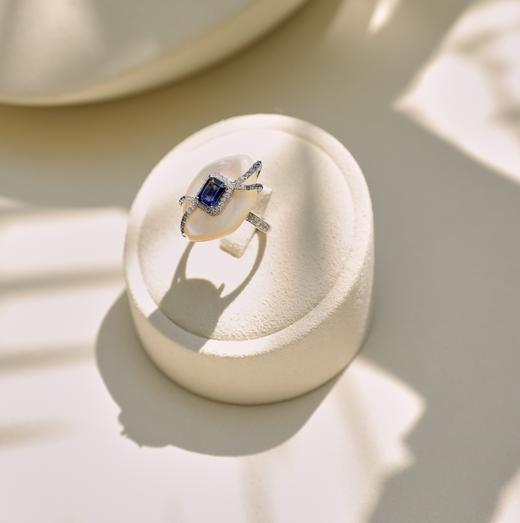 Royal Sapphire皇家蓝宝石系列 | 皇家蓝宝石白贝戒指 商品图1