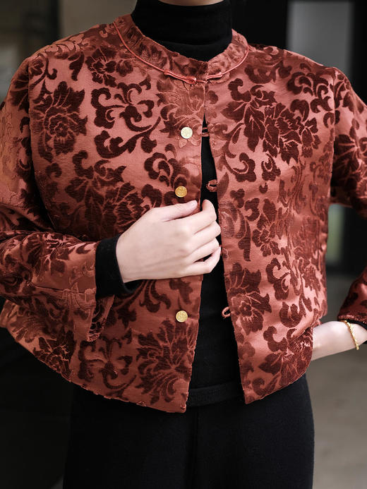 盛唐牡丹 |真丝漳绒焦糖色卷草纹立领外套 商品图1