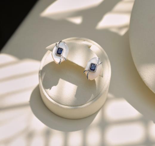 Royal Sapphire皇家蓝宝石系列 | 皇家蓝宝石白贝耳环 商品图1