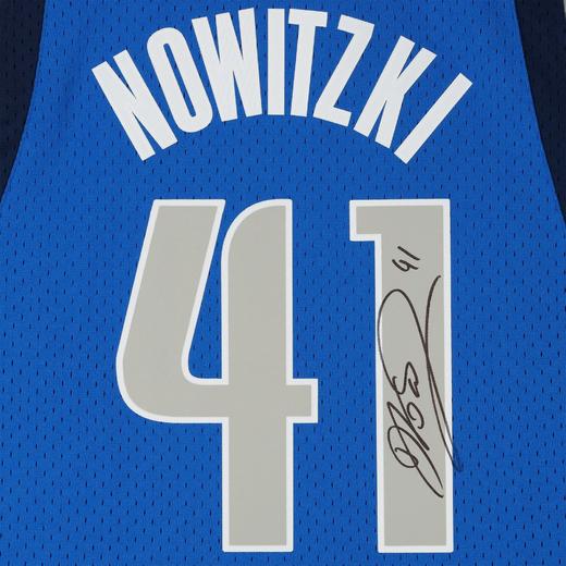 收藏系列 诺维斯基 独行侠队41号蓝色球迷版 亲笔签名球衣 商品图2