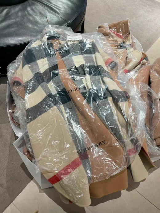 国内现货Burberry 巴宝莉bbr均码斗篷 ¥4400元到手 商品图3