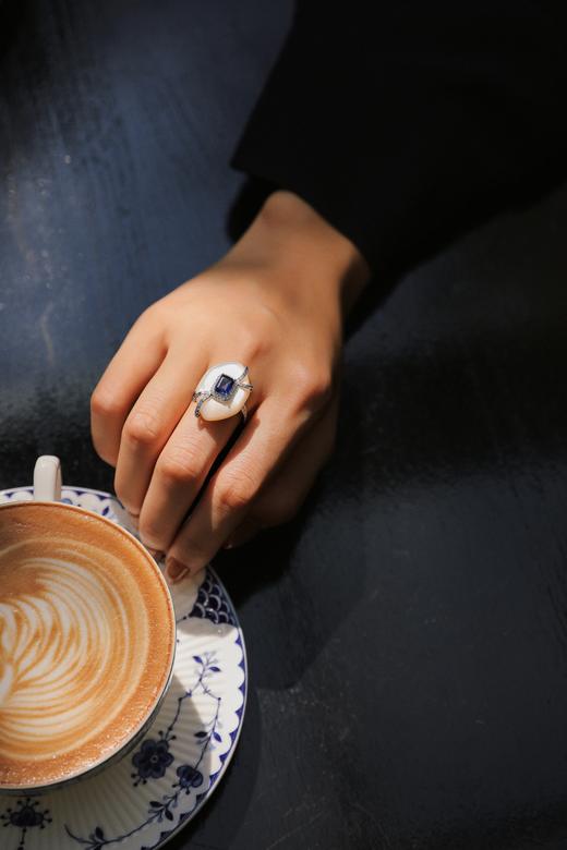 Royal Sapphire皇家蓝宝石系列 | 皇家蓝宝石白贝戒指 商品图2