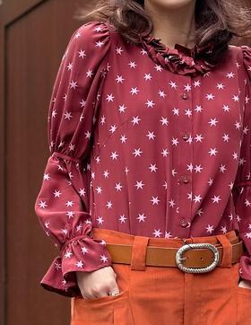 TYNVIE 缩褶袖百褶领长袖衬衫-酒红印花