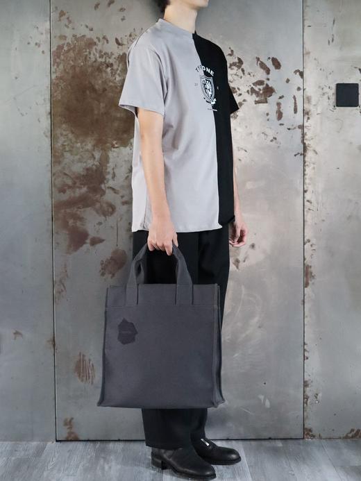 TYRONE-拼色校徽印花T恤 商品图1