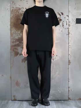 TYRONE-黑色校徽印花T恤