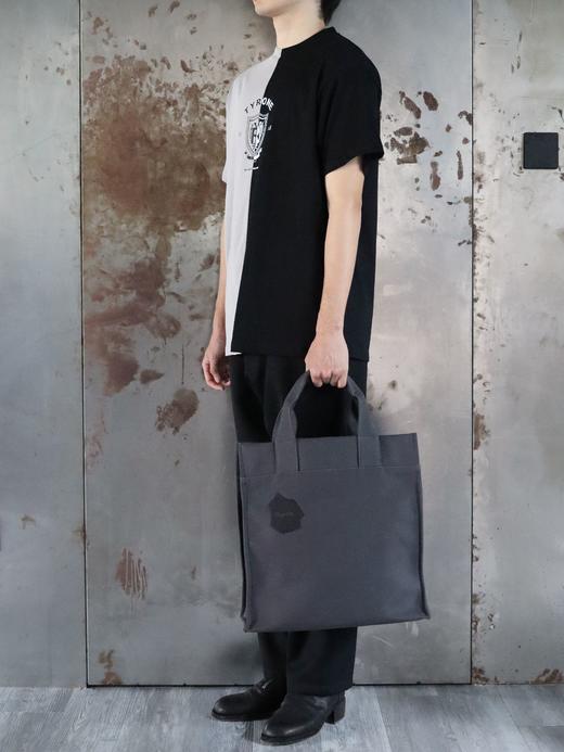 TYRONE-拼色校徽印花T恤 商品图3